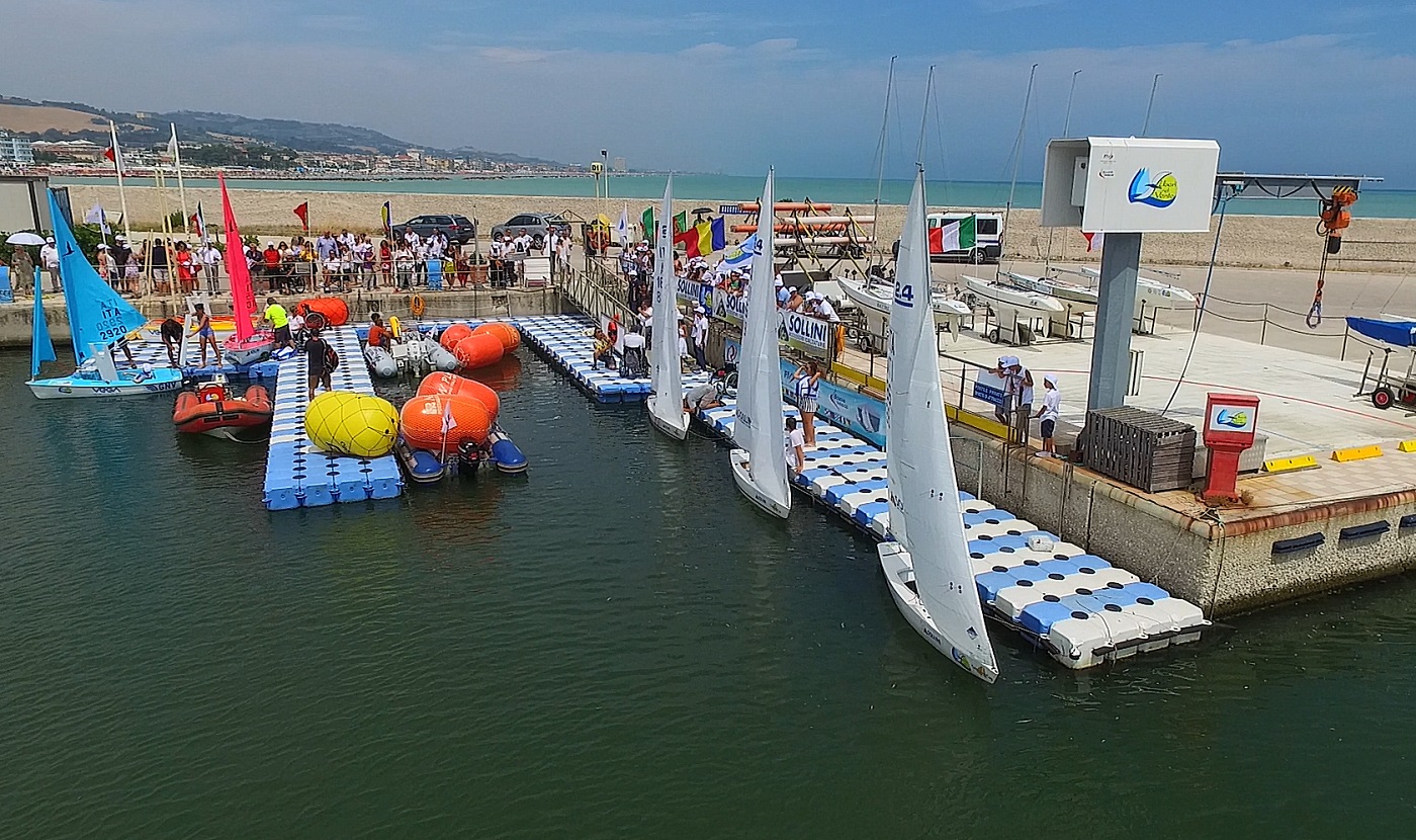 Base nautica pontili galleggianti modulari Cubedock